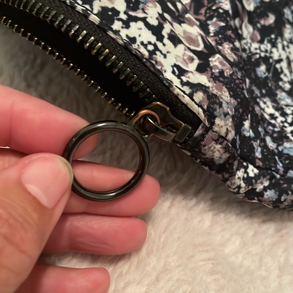 Lululemon Festival Bag - Picture 15 of 16